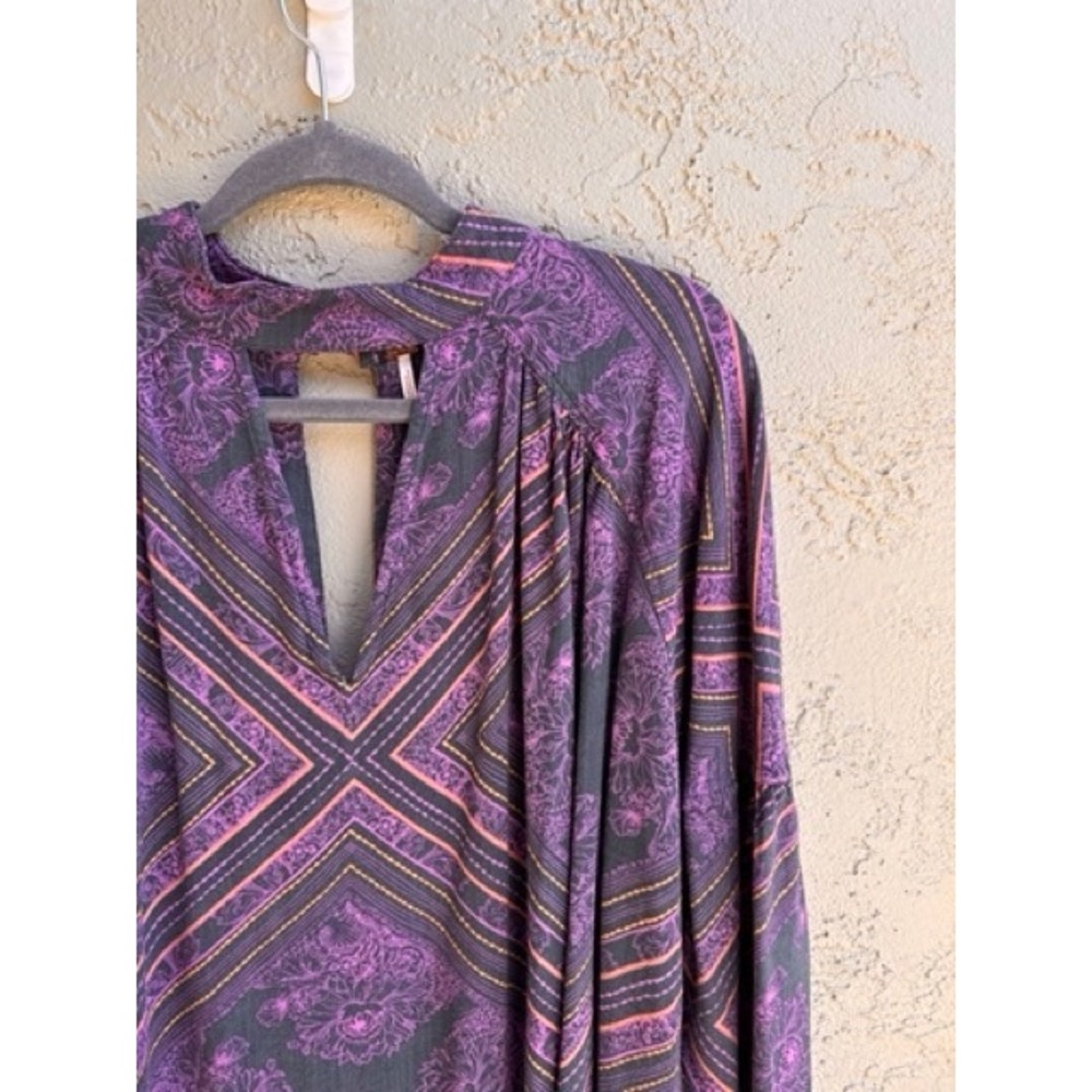 Free People Purple Medallion Walking on a dream Keyhole Blouse Tunic LARGE Boho - Picture 11 of 12